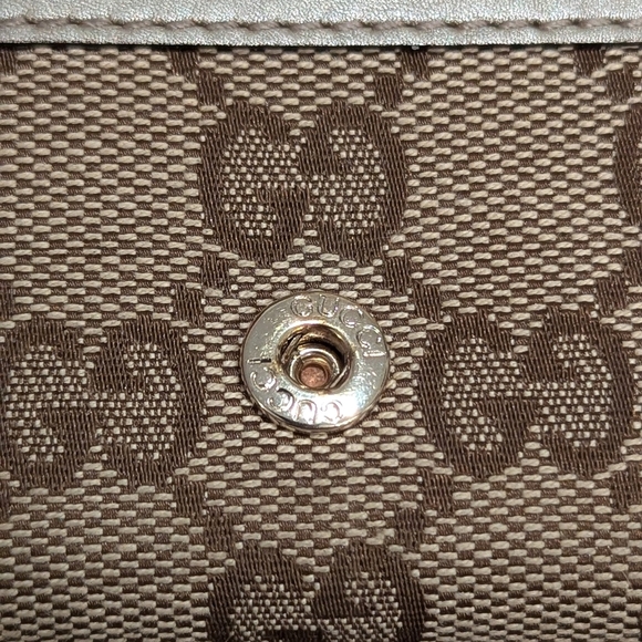 Gucci GG Canvas Key Case - Picture 6 of 9